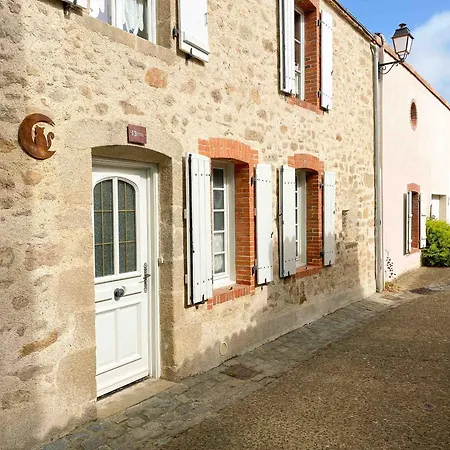 Holiday home Le Logis De La Forge A 10 Min Du Puy Dufou Mortagne-sur-Sevre